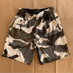 Nike Dri-Fit Training Shorts Light Bone Camo Men’s Size Medium BV3262-072